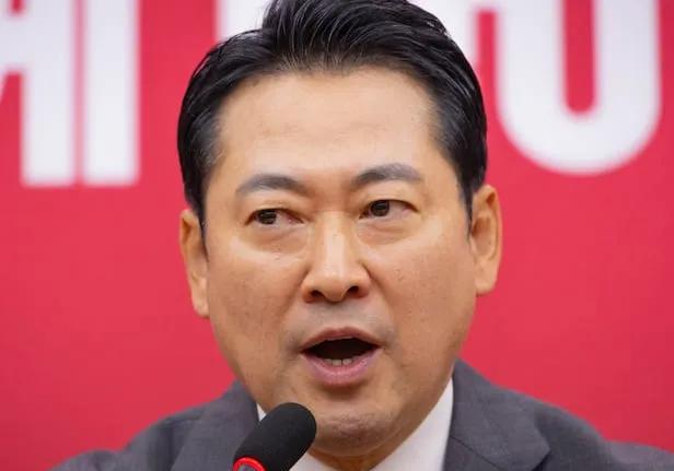 今天韩国最大野党选举结束，张东赫推翻了保守党最后一道墙金文洙当选了党代表。因此国