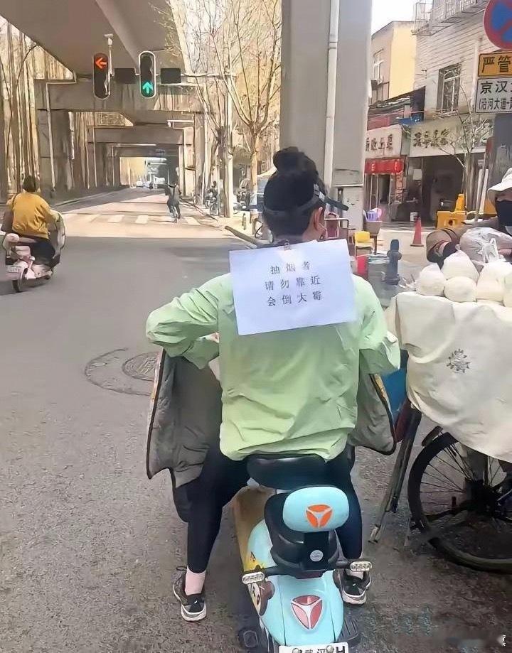 她为什么要这样写？你们知道吗？