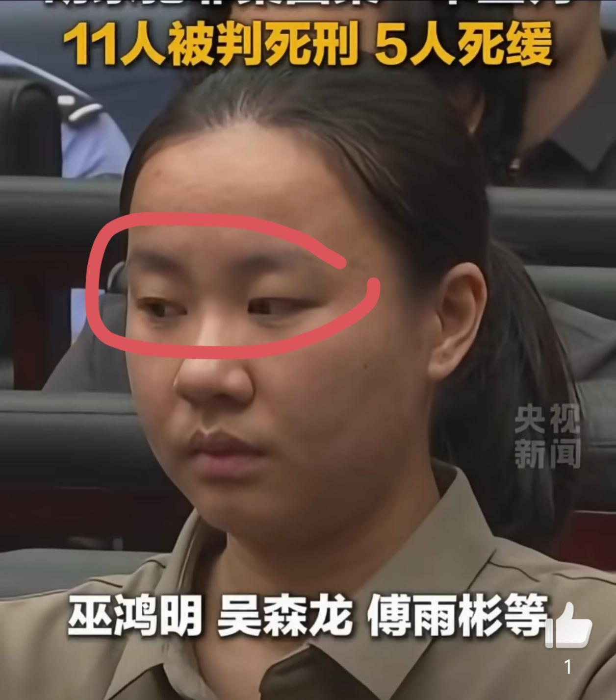 明珍珍短短3秒小动作可真多，有点戏精附体了，看视频主要分成三个阶段：第1️⃣