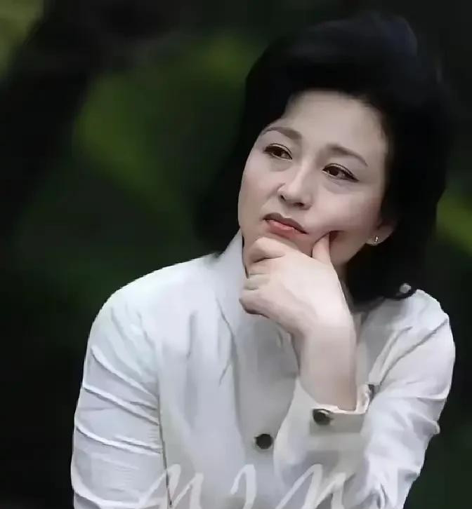当年韩国第一美人，如今已经74岁，现在还长得这么漂亮，离开了娱乐圈一直一个人生活
