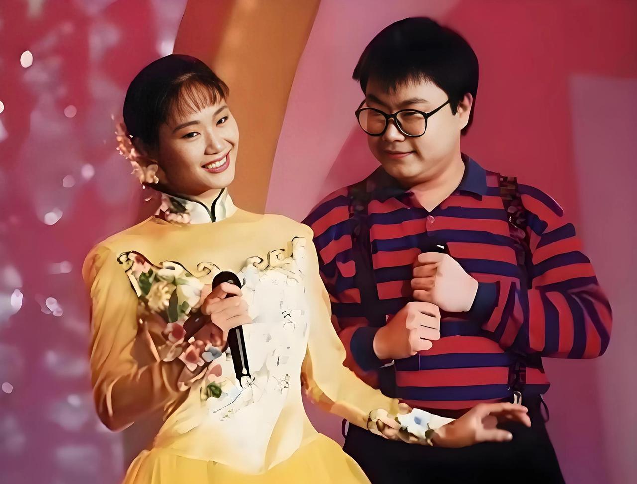 2010年，歌星尹相杰为了得到搭档于文华的爱，痴痴地等到了41岁，结过两次婚的于