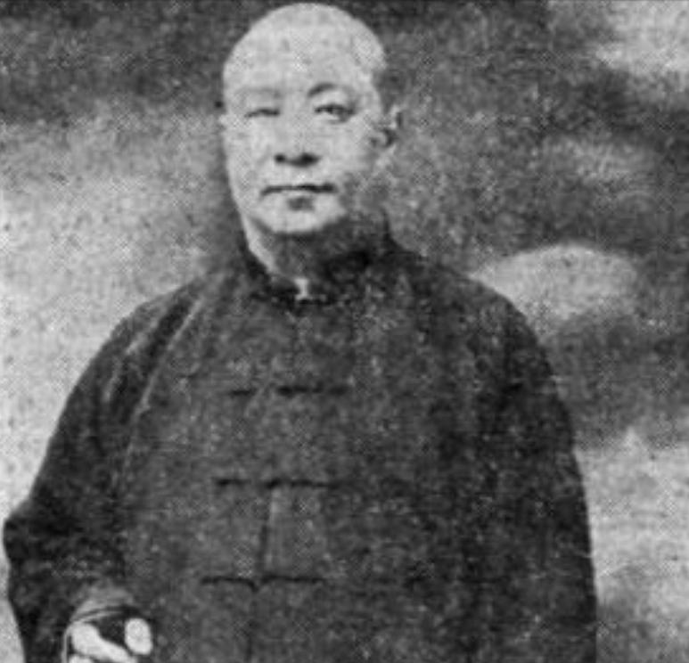 1936年，上海租界督察长为情妇出气，连打一小伙3个耳光，放言："天王老子也救不