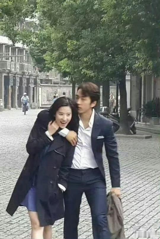 不愧是刘亦菲唯一公开承认过的男朋友啊！