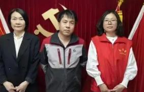 这就是命！2025年5月，北京一快递小哥在一栋别墅送快递，发现女主人前