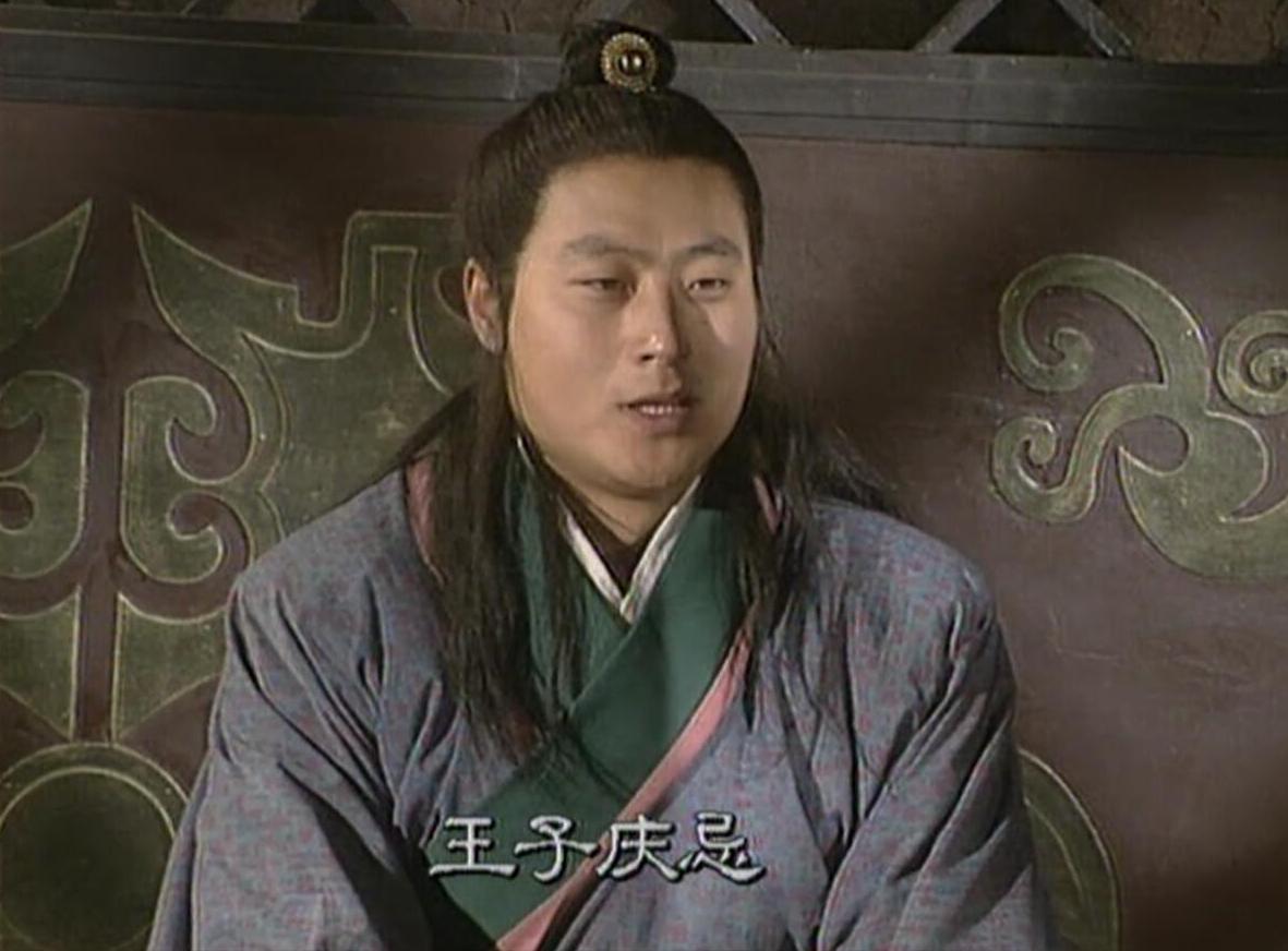 一个独臂的小矮子，凭什么刺杀天下第一勇士？他主动要求砍掉自己的右臂，亲眼看着