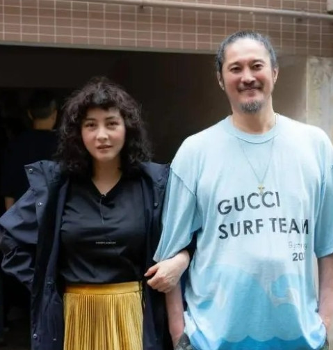 赌王之女何超仪和陈子聪结婚多年，两人的感情那叫一个深厚，只不过陈子聪的身体不是很