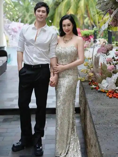 主持人问张伦硕:“你最受不了钟丽缇的是什么？”张伦硕气呼呼地说:“她花钱太厉害了