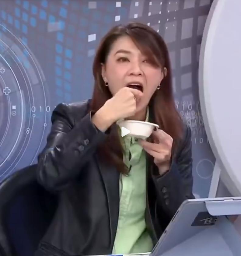 看到台湾民进党当局陆委会今天公布的一个民调数据，显示52.9%的台湾人认为大陆对