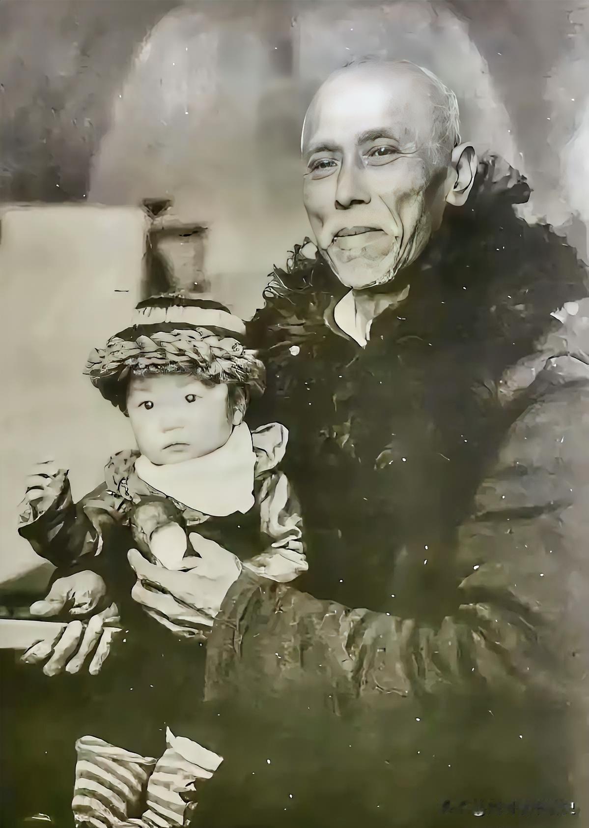 他儿子叫耿飚，当过国防部长。可他，把皇帝御赐的虎头双钩，扔在柴房生锈。别