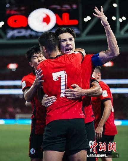 新加坡队2:1战胜中国香港队晋级2027年男足亚洲杯决赛圈11月18日电(