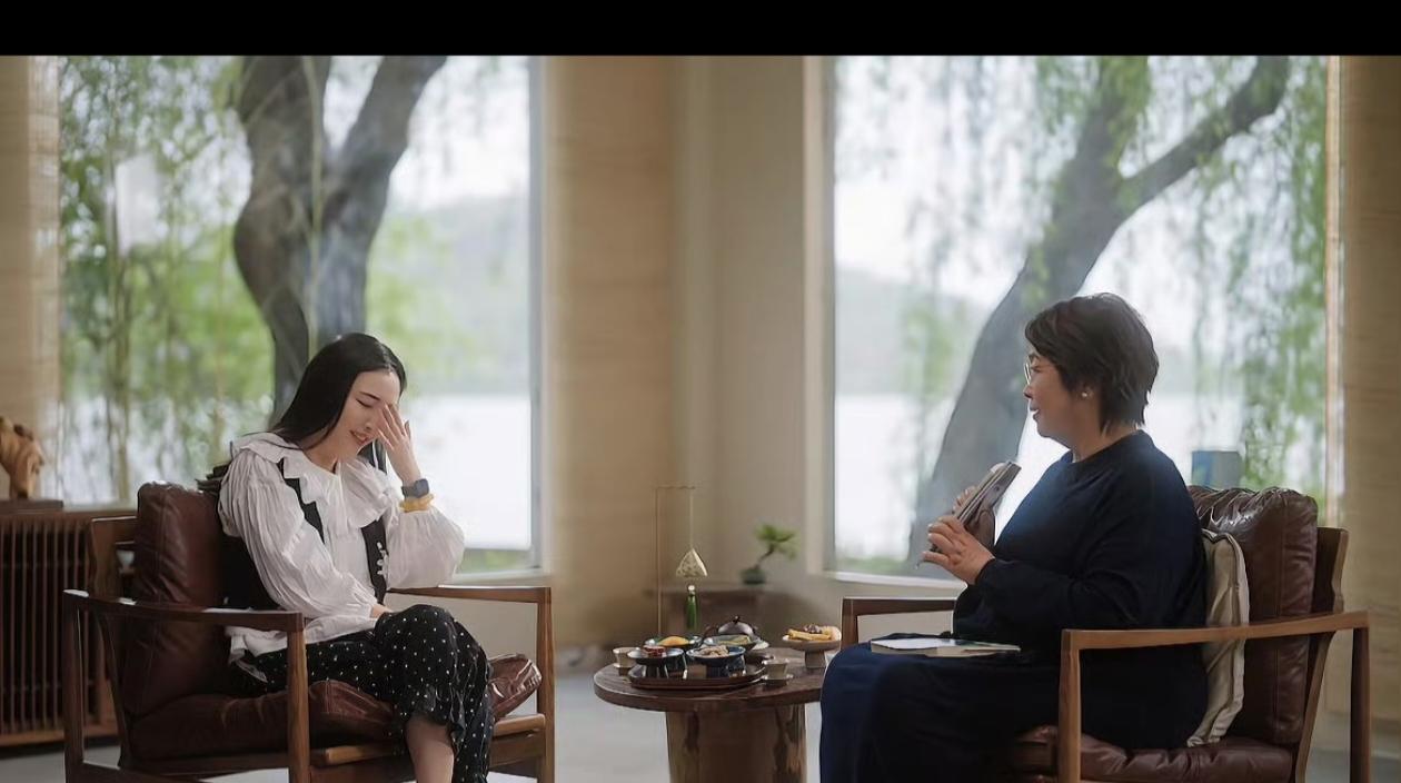 女星吴倩童年被父亲打掉牙咽肚里，需要用一生治愈。1992年9月26日生于湖北武汉