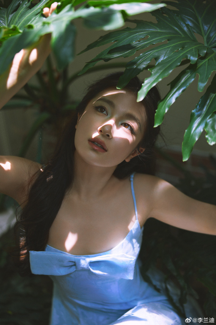 李兰迪李兰迪hi6两套造型李兰迪我保证你是公主谁还没看李兰迪hi6两套造型校