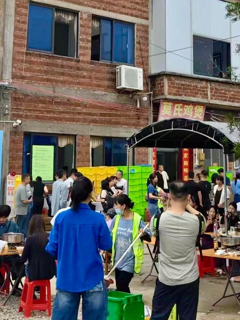 莫氏鸡煲大公主被生意拿捏商业版图要开展了，老板老莫正式官宣：首家分店落子顺德大良