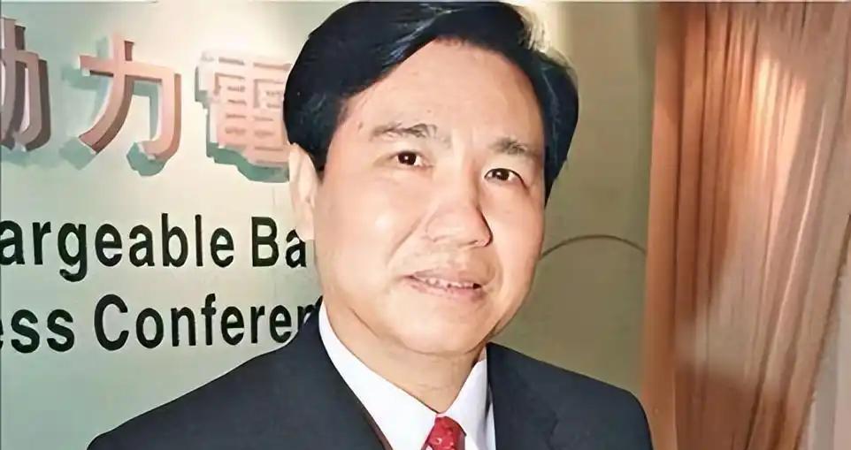 2011年，钟馨稼向美方捐赠了7000万并且当时他还向我方叫嚣，态度十分猖狂，可