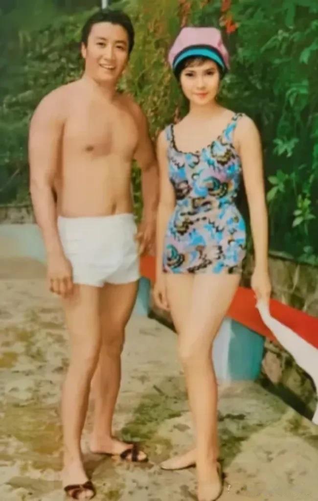 谢贤跟前女友萧芳芳的照片，记载着一段曾经的恋情。他们已经准备步入婚姻的殿堂，可最