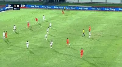 邝兆镭的两次大师级传球！[赞][赞][赞]一球助攻赵松源头球破门！一球精准找到