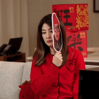 陈慧琳把偶像包袱扔给了青蛙全程高能不断产出表情包，眼睛瞪得圆圆的超萌。这种活人