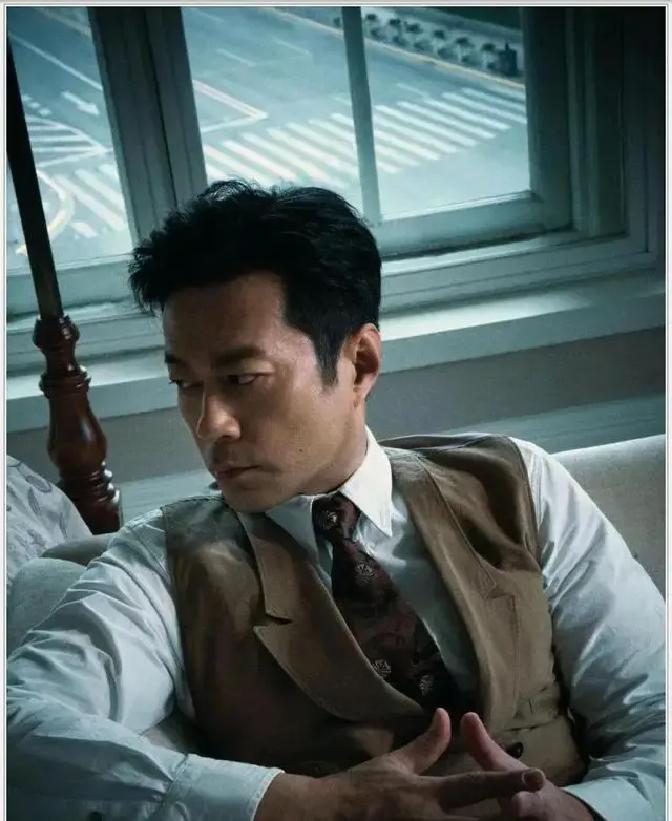 54岁谭凯回青岛开了家饺子馆，20块钱一大碗管饱，亲自包饺子端盘子，结果传闻说他