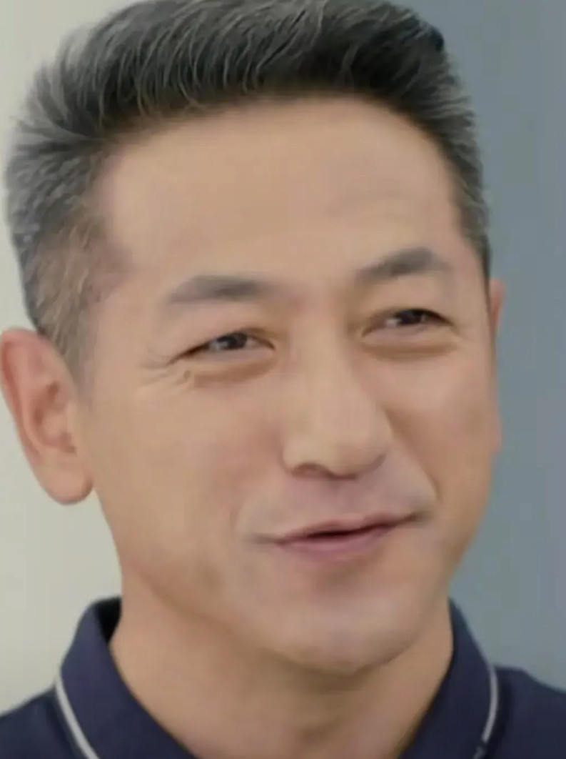 在离开赵本山的这些演员中，郭铁成是最有傲骨的，郭铁成靠《刘老根》中的二奎成名，但