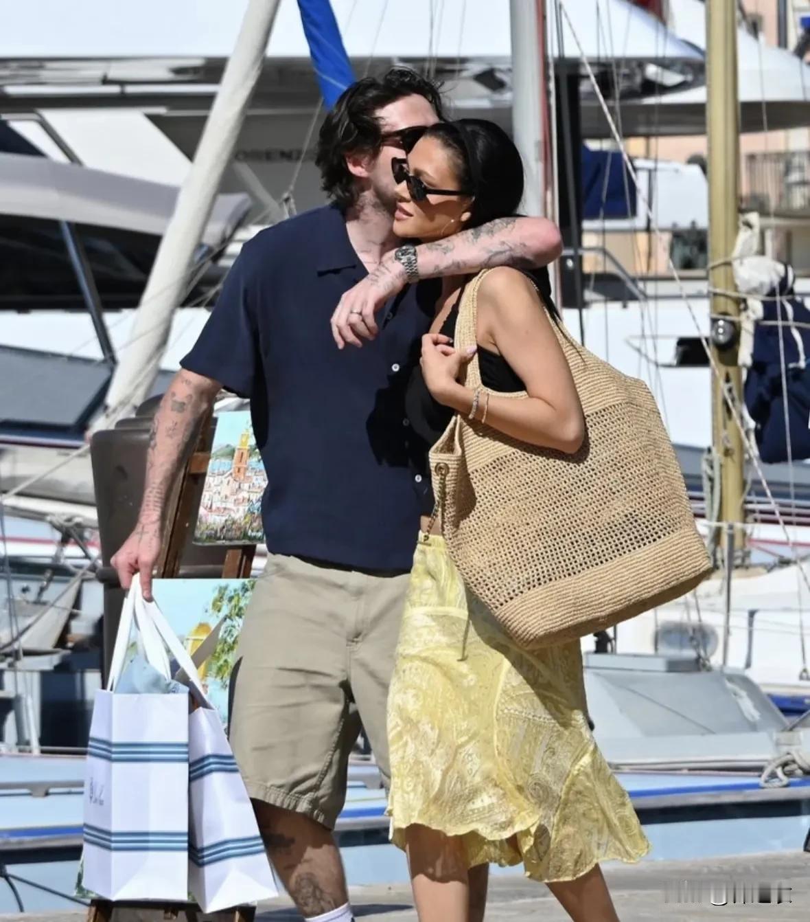 实际上在布鲁克林的婚礼上维多利亚跳的是第三支舞，再加上是歌手说她最漂亮又不是她自