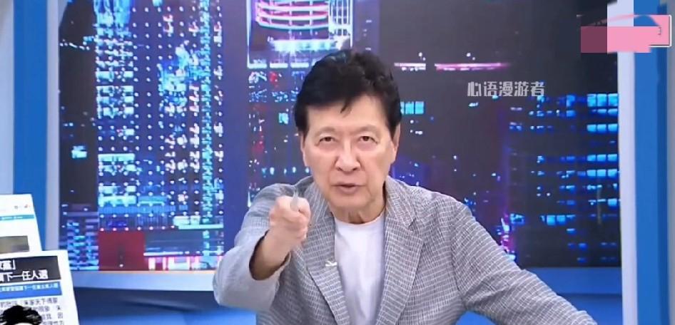 赵少康已经彻底疯了，针对郑丽文和张亚中对蓝党的批评，赵少康在演播室对着镜头直接咆