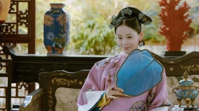 1745年，一声响亮的婴儿啼哭响彻皇宫。乾隆忙问：“是阿哥还是格格？”稳婆战战兢