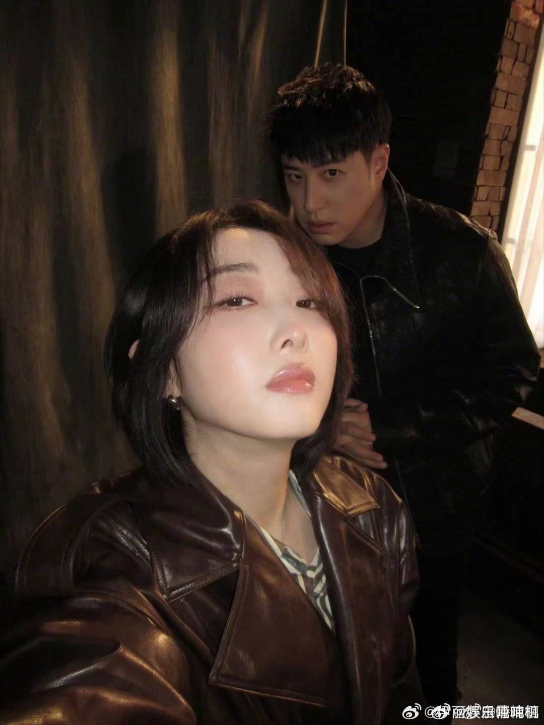 潘玮柏蒋梦婕秀完你的秀我的这张照片简直是下颌线教科书，潘玮柏的线条干净有力，