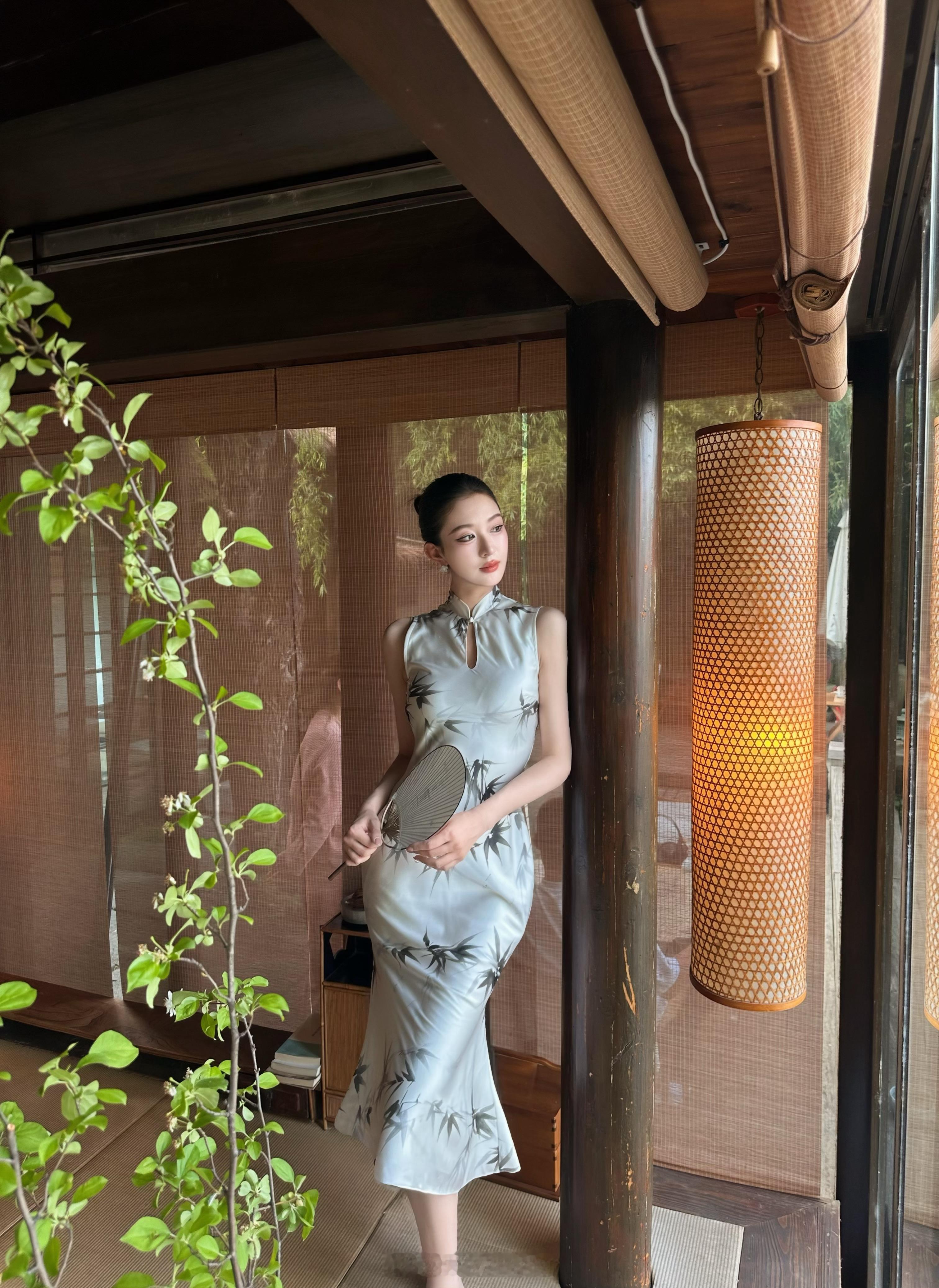 终于选到一件非常有韵味的旗袍面料显的端庄大气，竹子和国风旗袍的结合太贵气啦?