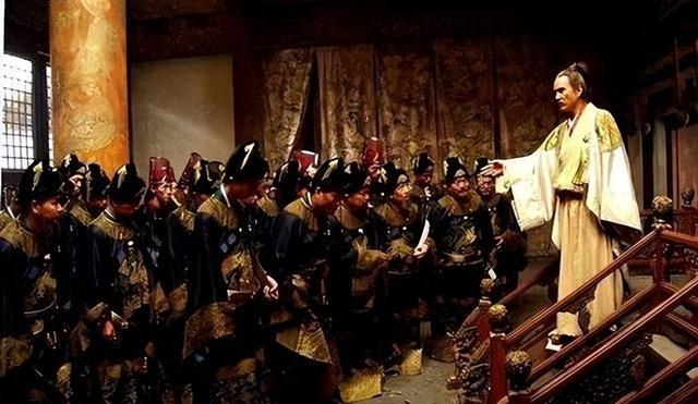 1644年三月十九日凌晨，崇祯带着几十个太监骑马冲出东华门，想从城门突围。结果朝