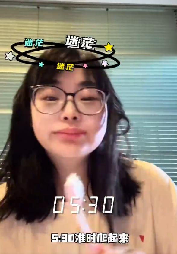 杭州临平，一女子被公司调到上海办公，待遇比滨江高出一截，她二话不说答应了。每天她