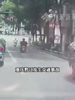 5月10日下午1点40分，在重庆黔江区城东街道谭家湾十字路口，57岁女子何某驾驶