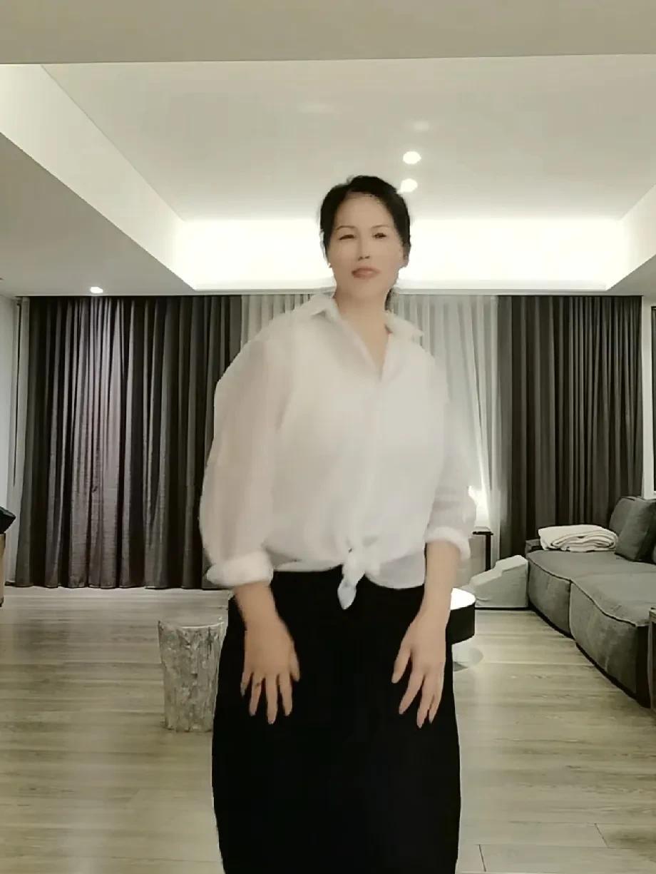 为什么有那么多人不喜欢小杨阿姨？想让汪小菲辞掉她。小杨阿姨曾经在直播间说过一句话