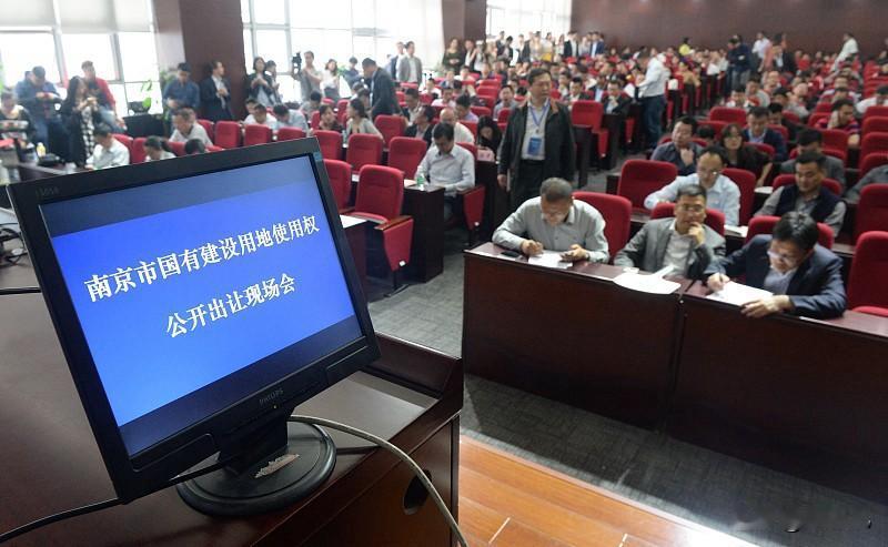 开发商对未来房价大涨普遍没有什么信心。现在对房价未来大涨最有信心的还是那些房产