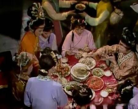 拾灵记｜读懂《红楼梦》才明白：贾府再大，也不过是时代的打工仔。午时小憩，最