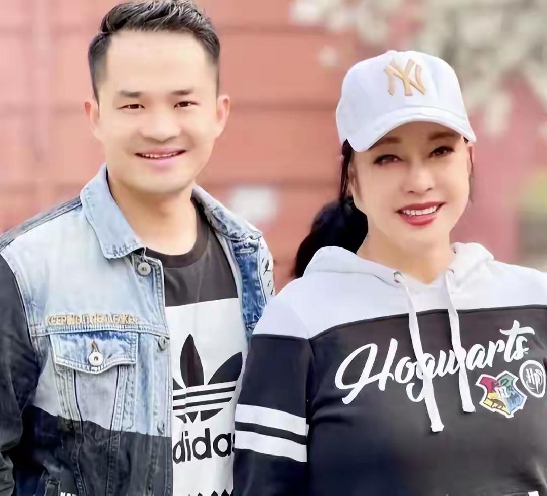 刘晓庆说：“你这小子搞了我，占了我的身子，老娘没向你要钱，没向你要损失，已够给你