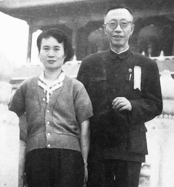 1962年，56岁的溥仪娶了38岁的女护士李淑贤。新婚之夜，溥仪开着1