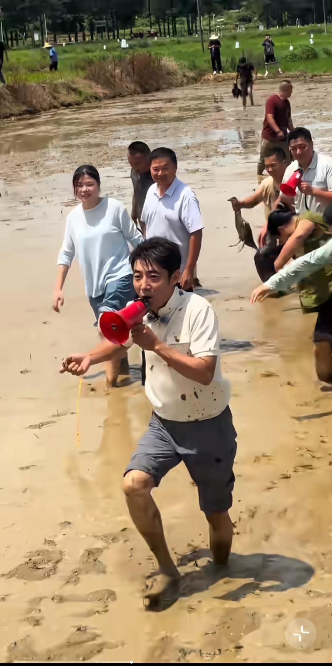 撒贝宁，主持人里最自由的一个。体制内走出了一条自由路。