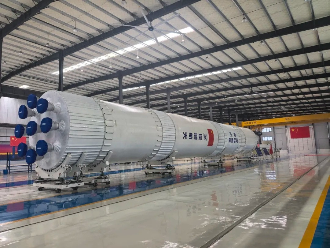 【星云一号首飞箭正竖立在山东的发射场】2月27日，走进位于无锡高新区的江苏深蓝航