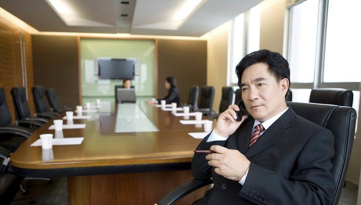 为什么领导总像打了鸡血?冯唐一句话道破真相昨天加班到晚上九点,看着朋友圈里