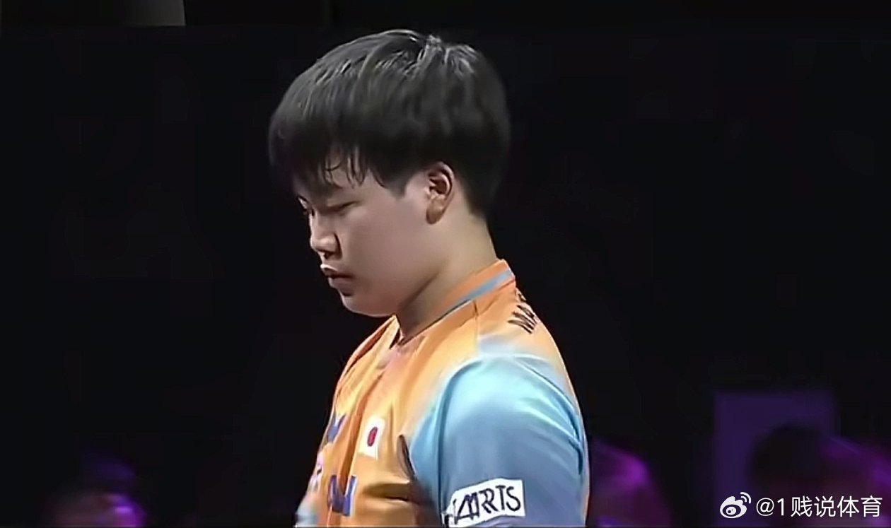 笑死了，虽然一直知道松岛辉空年龄不大，特别是跟莎莎那张一看就想笑，那会儿松岛小的