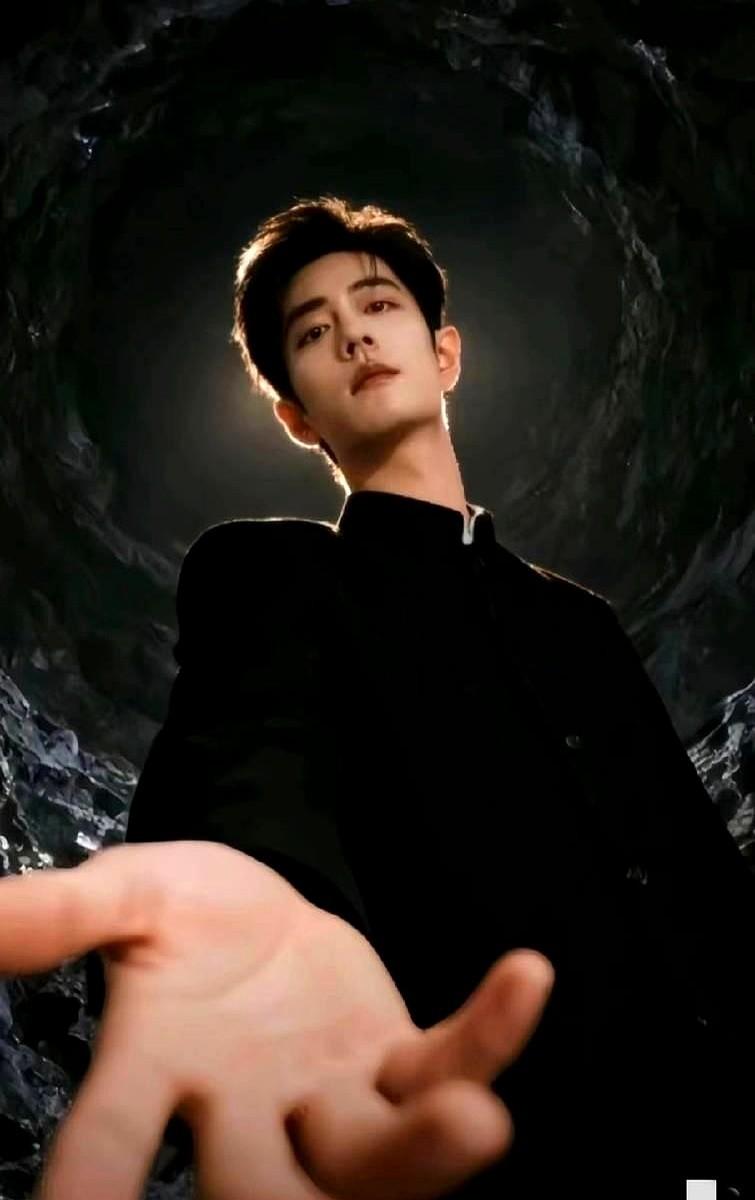 选角看名字？肖战这波有点玄乎。最近空降的大制作电影《得闲谨制》，主角“莫得闲