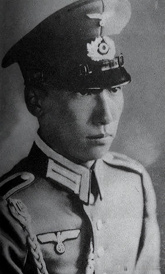 蒋纬国身后轶事：晚年清贫，民间流传的一段往事1997年，蒋纬国在台北病逝。蒋
