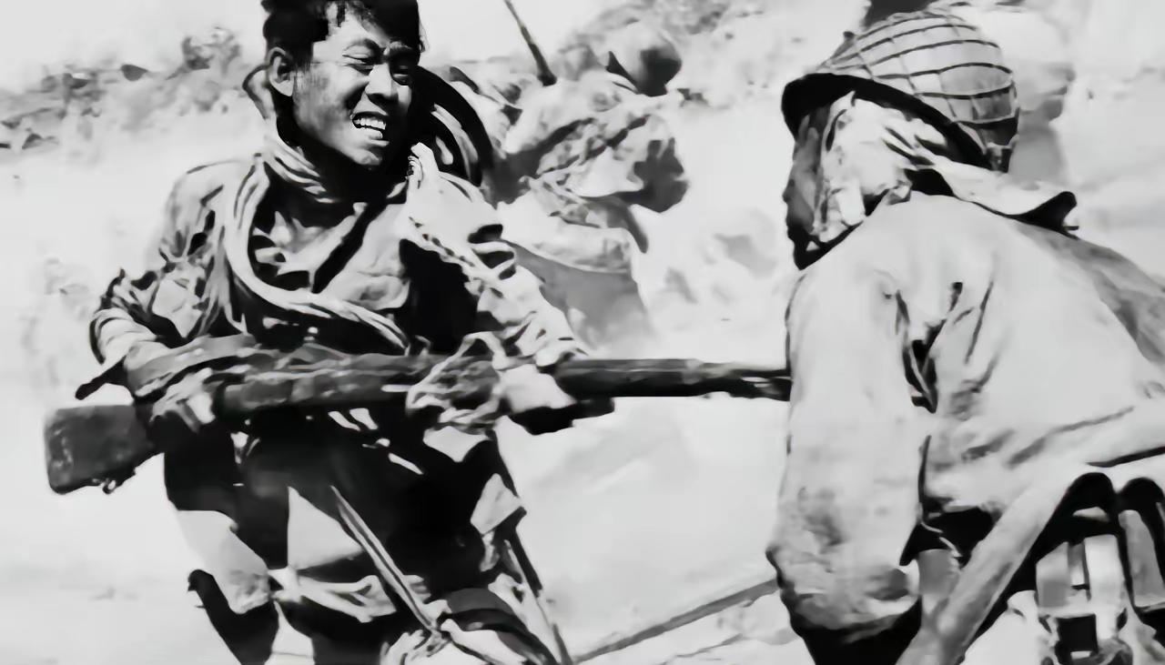 1941年，日本少将当众残杀八路军干部，杀完还对他进行肢解，一个伪军看到这一幕，