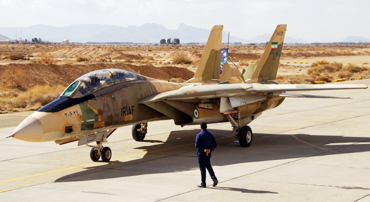 伊朗空军有非常严重的“美械情结”，F-14已经服役快五十年了还当成宝贝主力，那还
