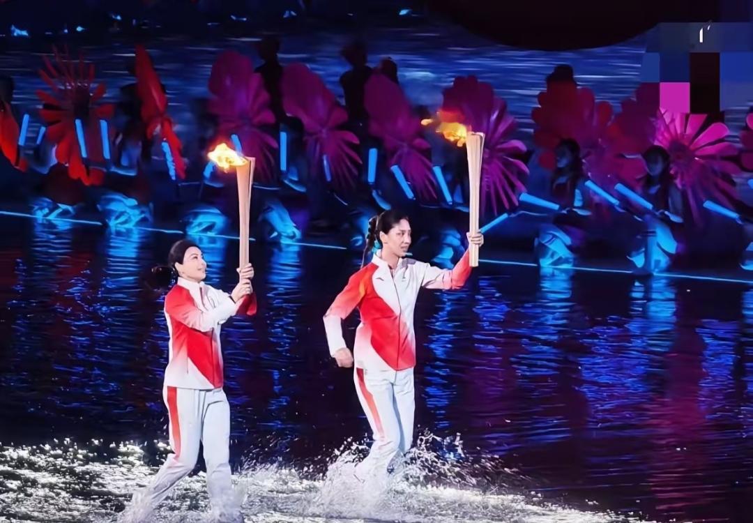 最近刷到广东全运会开幕式的片段，底下评论清一色扎心了：“这排面，比奥运还顶！”