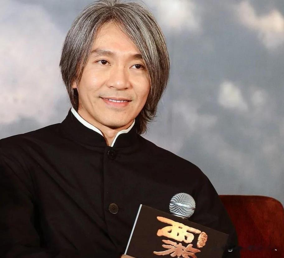 1990年，周星驰花475万买下峰景花园，朋友都笑话他:“这个地方根本就不值钱！