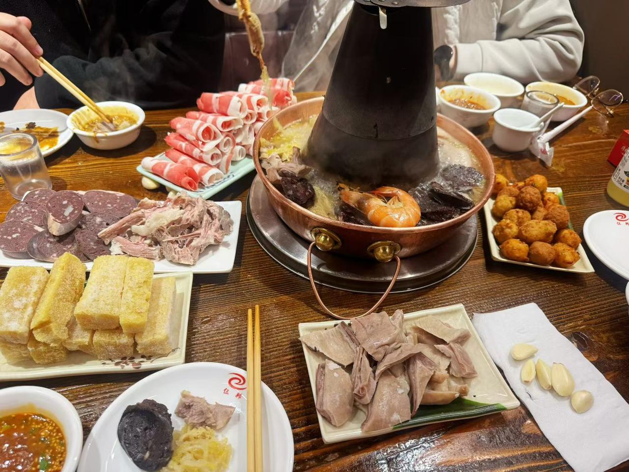 火锅盛宴，美味齐聚一堂！