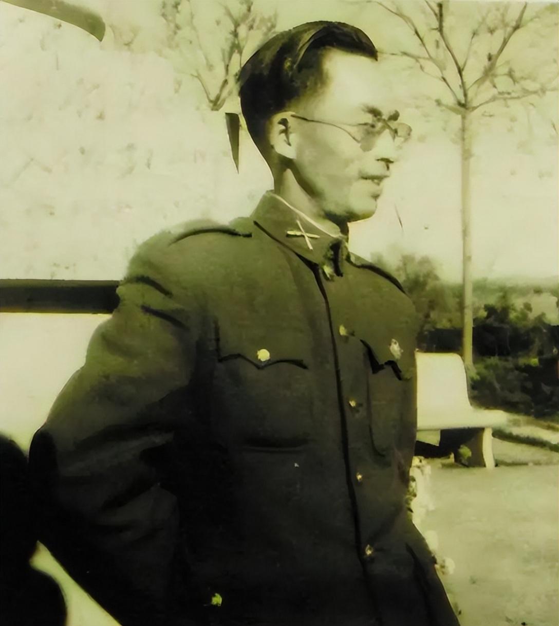 1949年4月，国民党第45军312师副师长被我军俘虏，结果他不急反笑，见了我军