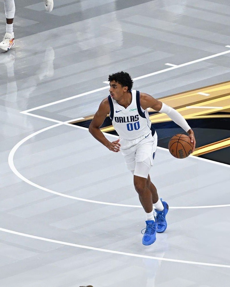 独行侠克里斯蒂穿的进口鞋。