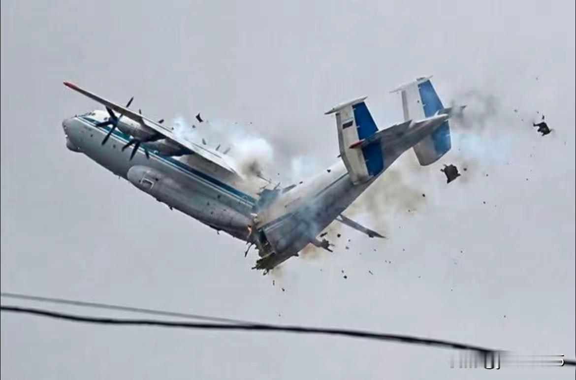 俄罗斯安-22大型运输机坠毁的主要原因就是飞机太老了，这款服役于上世纪六七十年代